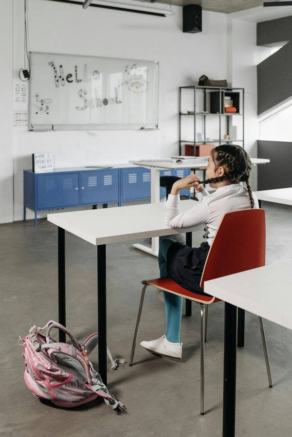 Comment sélectionner le mobilier scolaire d'occasion adapté à vos espaces ?